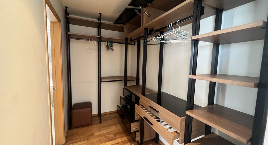 Condo en alquiler de 3 habitaciones en Khlong Toei, Bangkok