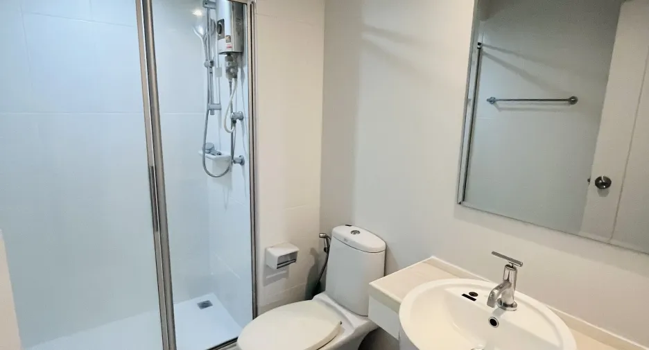À louer 2 chambres condo à Phra Khanong, Bangkok