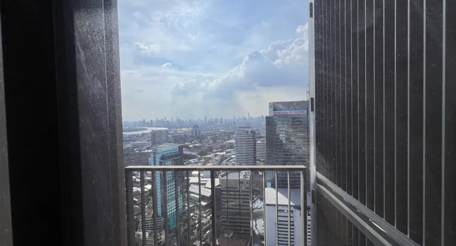 For rent 2 bedrooms condo in Khlong Toei, Bangkok