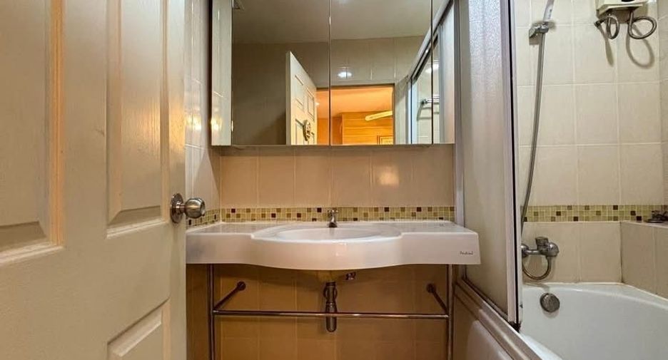 For rent 1 bed condo in Huai Khwang, Bangkok