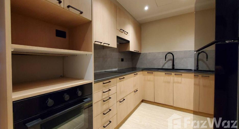 For rent 3 bedrooms apartment in Sathon, Bangkok