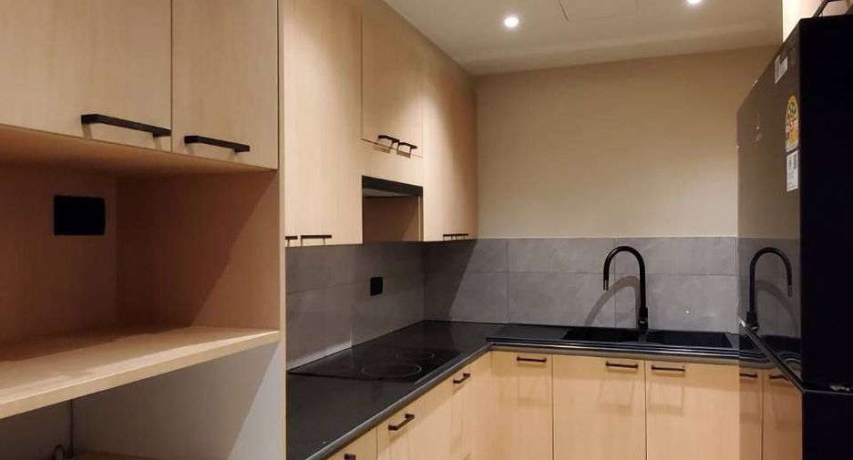 For rent 3 bedrooms apartment in Sathon, Bangkok