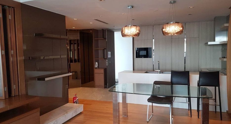 For rent 2 bedrooms condo in Yan Nawa, Bangkok