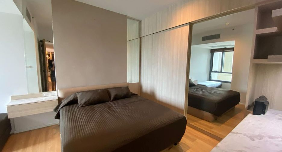 For rent 2 bedrooms condo in Yan Nawa, Bangkok