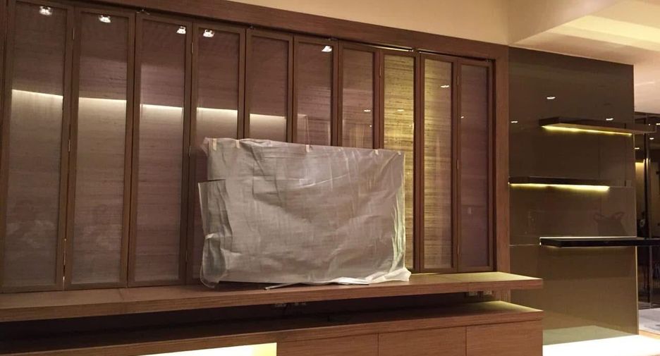 For rent 2 bedrooms condo in Yan Nawa, Bangkok