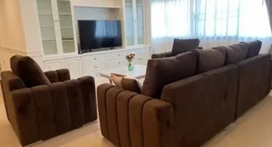 Apartamento en alquiler de 3 habitaciones en Khlong Toei, Bangkok