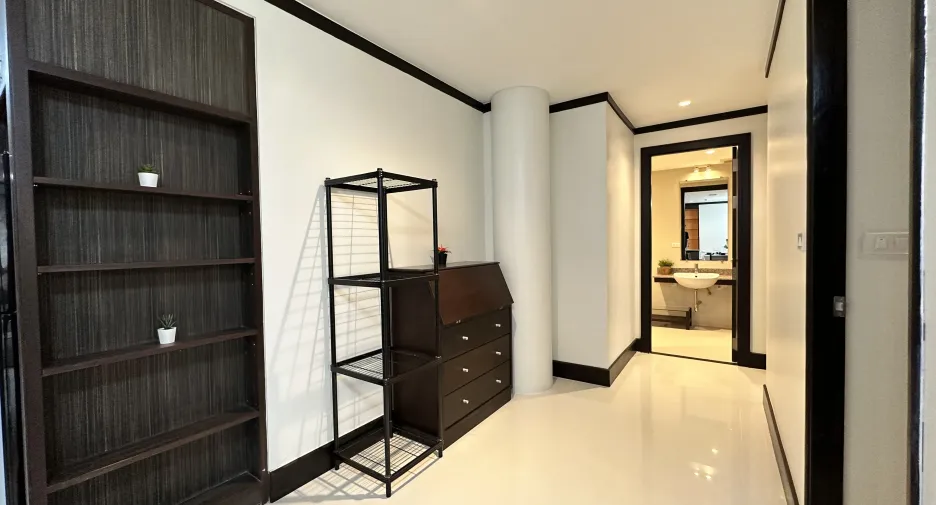 For rent 2 bedrooms apartment in Watthana, Bangkok