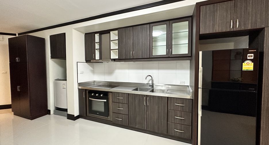 For rent 2 bedrooms apartment in Watthana, Bangkok