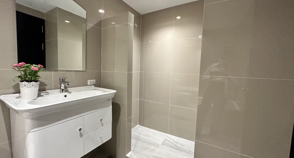 For rent 2 bedrooms apartment in Watthana, Bangkok