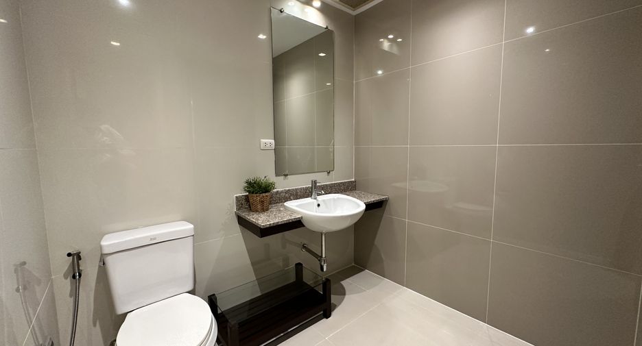 For rent 2 bedrooms apartment in Watthana, Bangkok