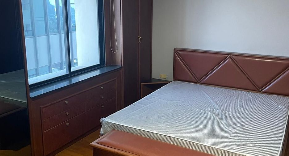 For rent 2 bedrooms condo in Khlong Toei, Bangkok