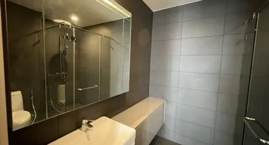 Condo en alquiler de 2 habitaciones en Pathum Wan, Bangkok