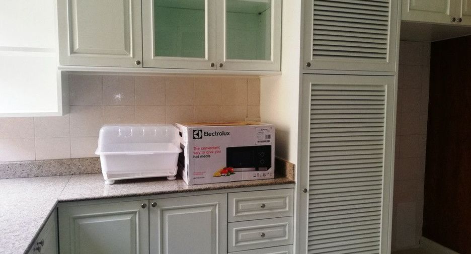 For rent 3 bedrooms condo in Khlong Toei, Bangkok