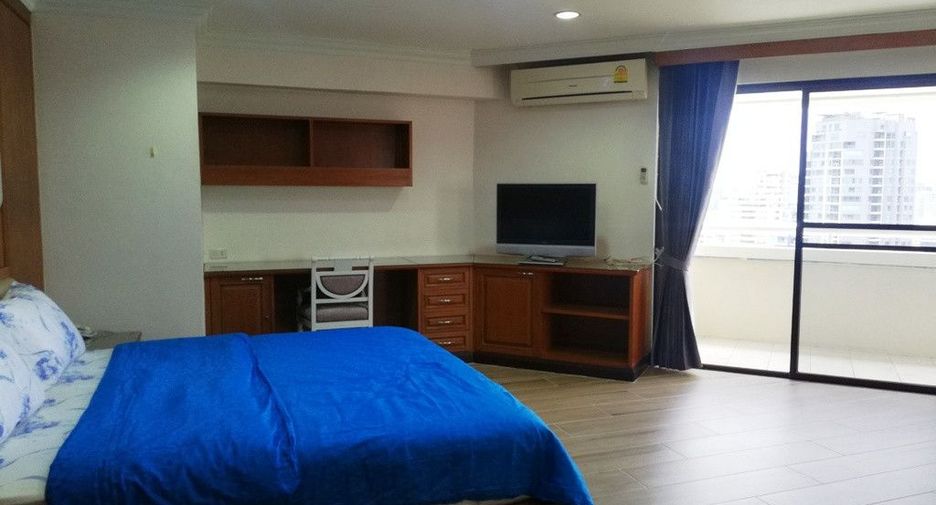 For rent 3 bedrooms condo in Khlong Toei, Bangkok