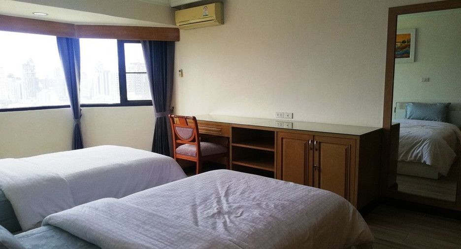 For rent 3 bedrooms condo in Khlong Toei, Bangkok