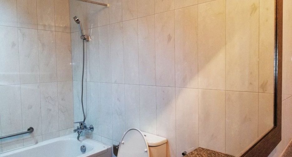 For rent 3 bedrooms condo in Khlong Toei, Bangkok