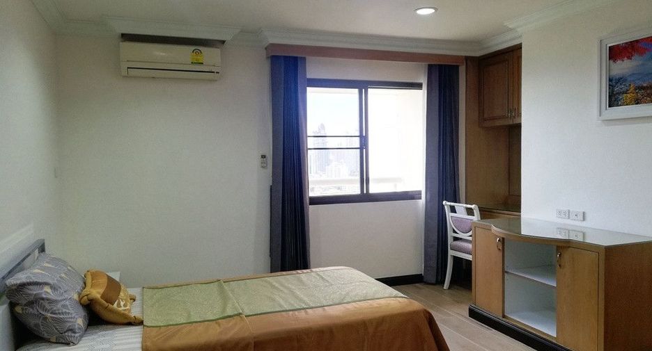 For rent 3 bedrooms condo in Khlong Toei, Bangkok