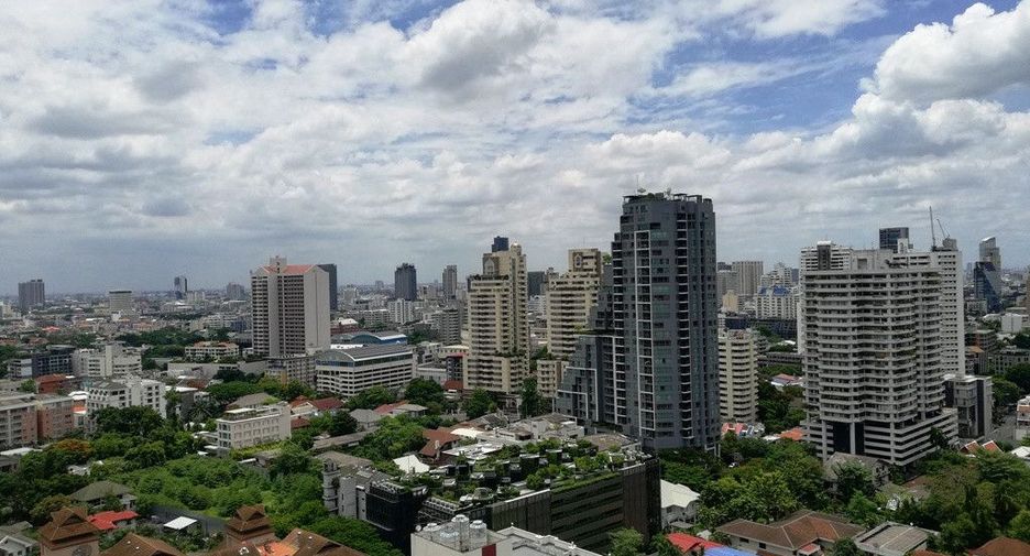 For rent 3 bedrooms condo in Khlong Toei, Bangkok