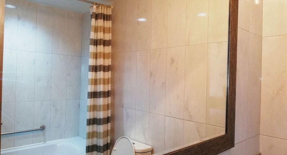 For rent 3 bedrooms condo in Khlong Toei, Bangkok