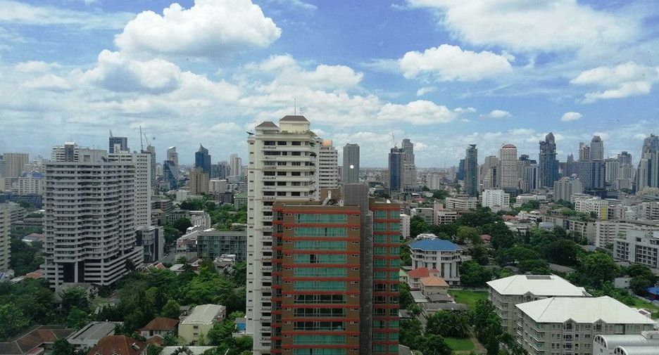 For rent 3 bedrooms condo in Khlong Toei, Bangkok