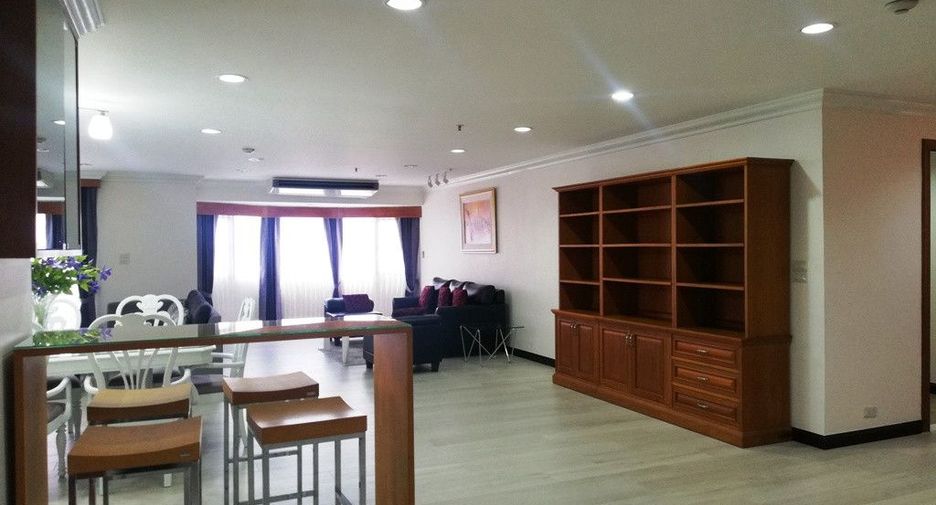 For rent 3 bedrooms condo in Khlong Toei, Bangkok