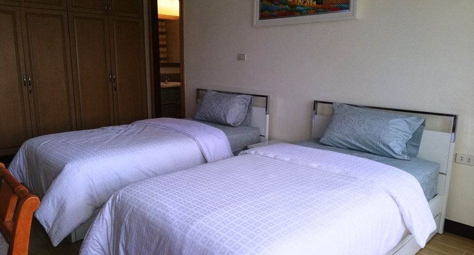 For rent 3 bedrooms condo in Khlong Toei, Bangkok