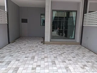 For rent 3 bedrooms townhouse in Bang Phli, Samut Prakan