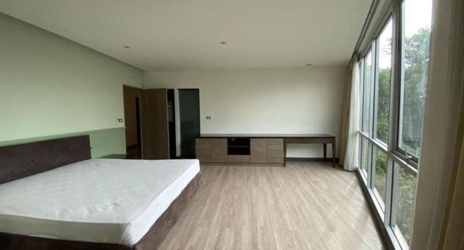For rent 3 bedrooms condo in Watthana, Bangkok