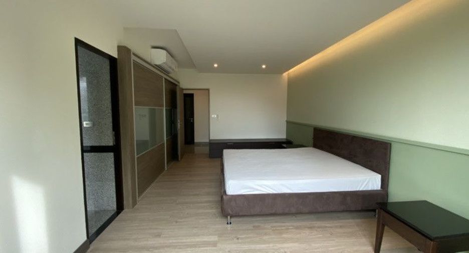 For rent 3 bedrooms condo in Watthana, Bangkok