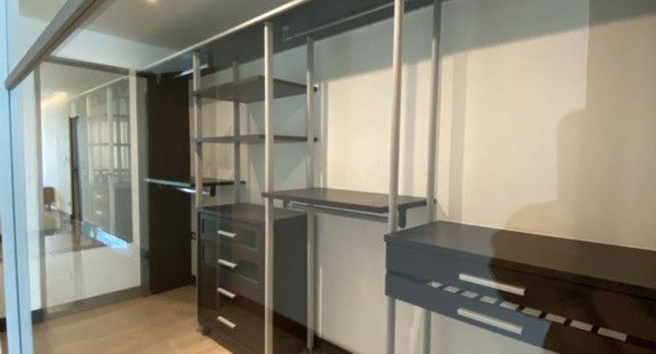 For rent 3 bedrooms condo in Watthana, Bangkok