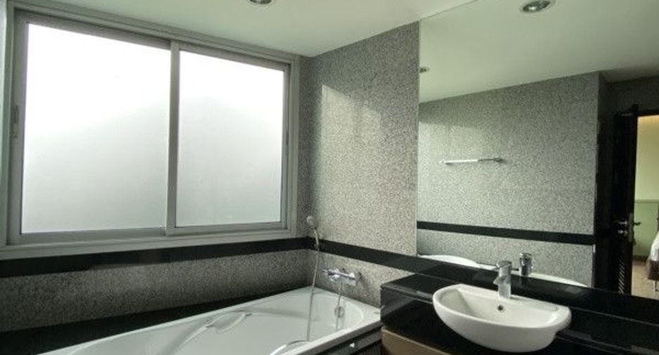 For rent 3 bedrooms condo in Watthana, Bangkok