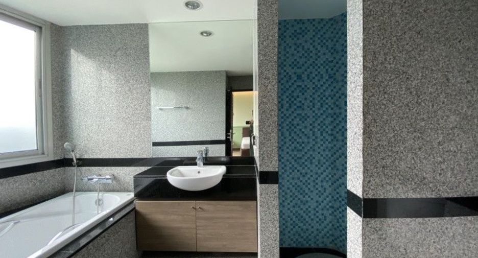 For rent 3 bedrooms condo in Watthana, Bangkok