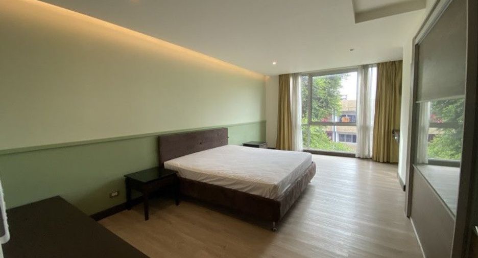 For rent 3 bedrooms condo in Watthana, Bangkok
