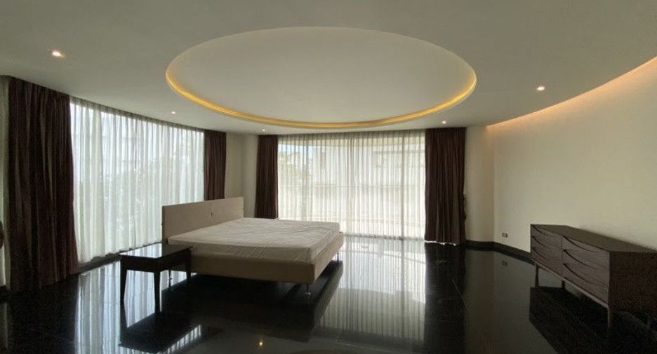 For rent 3 bedrooms condo in Watthana, Bangkok