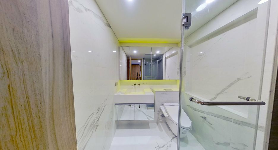 For rent 2 bedrooms condo in Watthana, Bangkok