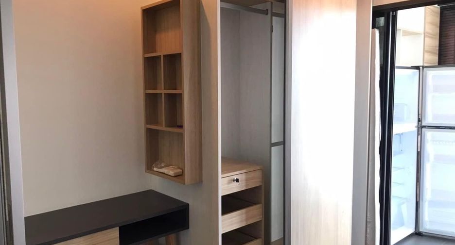 Wohnung zur Miete mit 1 Zimmer in Yan Nawa, Bangkok
