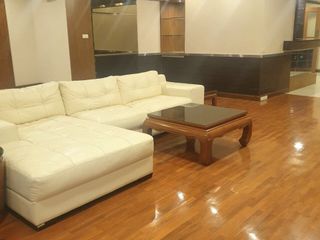 For rent 3 bedrooms condo in Khlong Toei, Bangkok