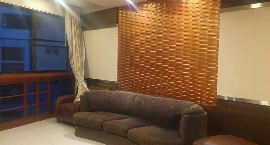 For rent 3 bedrooms condo in Khlong Toei, Bangkok