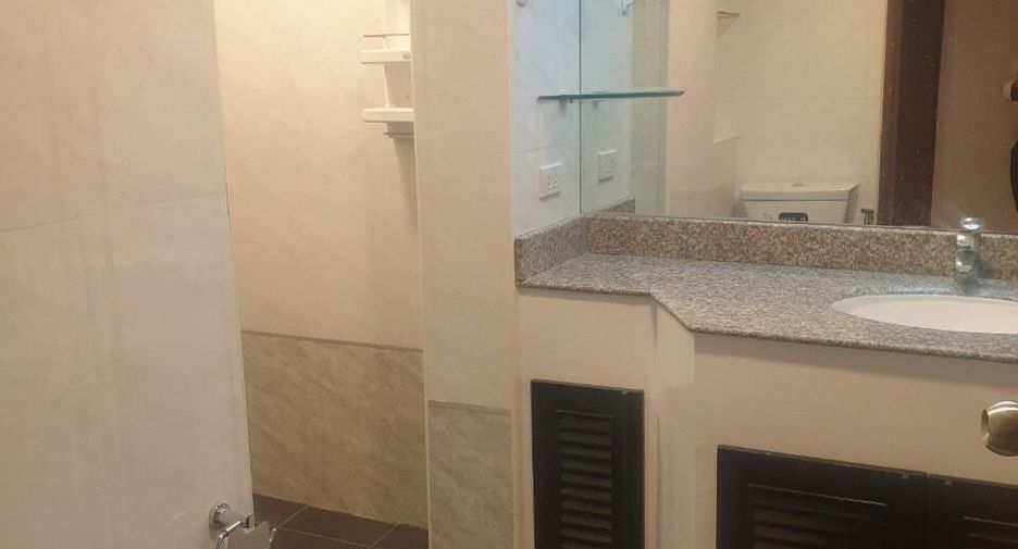 For rent 3 bedrooms condo in Khlong Toei, Bangkok