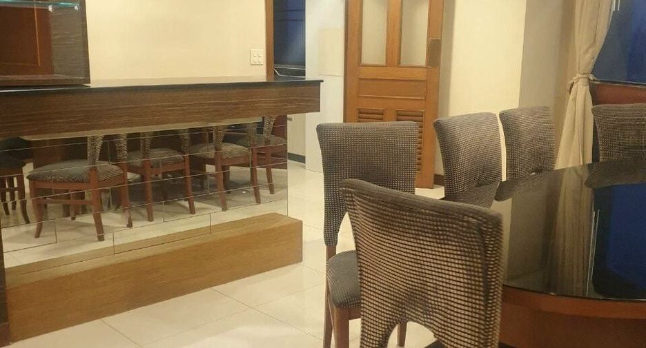 For rent 3 bedrooms condo in Khlong Toei, Bangkok
