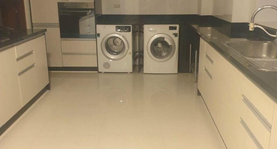 For rent 3 bedrooms condo in Khlong Toei, Bangkok