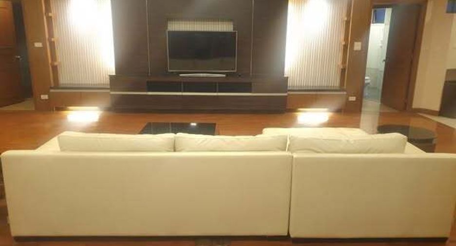 For rent 3 bedrooms condo in Khlong Toei, Bangkok