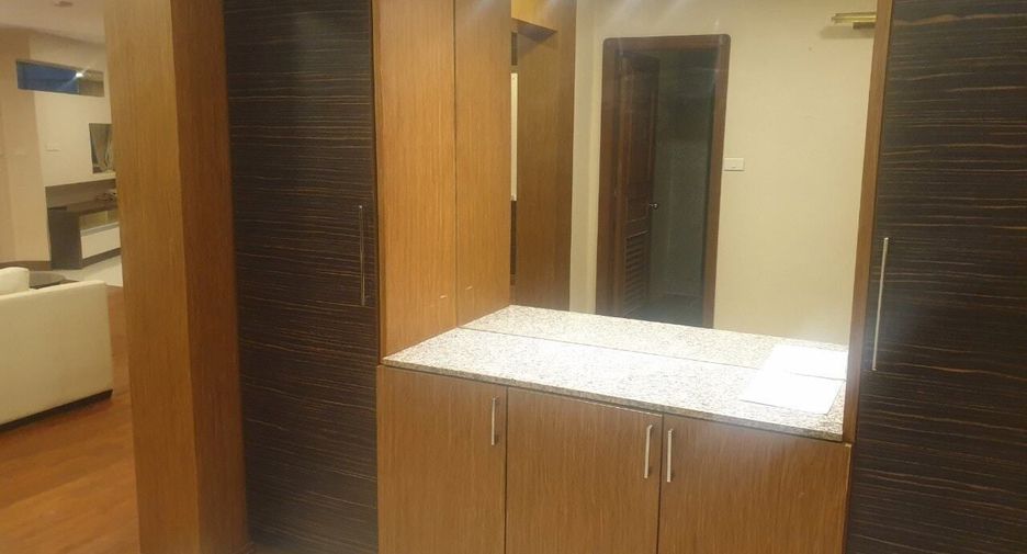 For rent 3 bedrooms condo in Khlong Toei, Bangkok