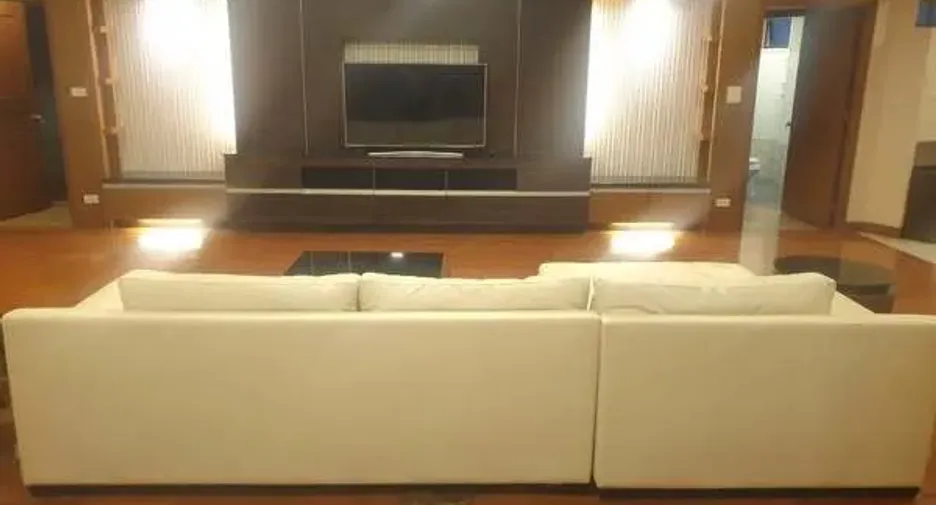 For rent 3 bedrooms condo in Khlong Toei, Bangkok