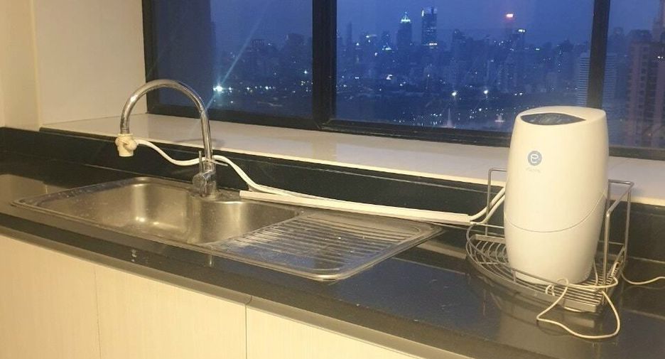 For rent 3 bedrooms condo in Khlong Toei, Bangkok