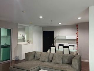 Condo en alquiler de 3 habitaciones en Huai Khwang, Bangkok
