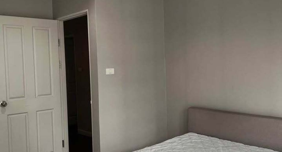 For rent 3 bedrooms condo in Huai Khwang, Bangkok