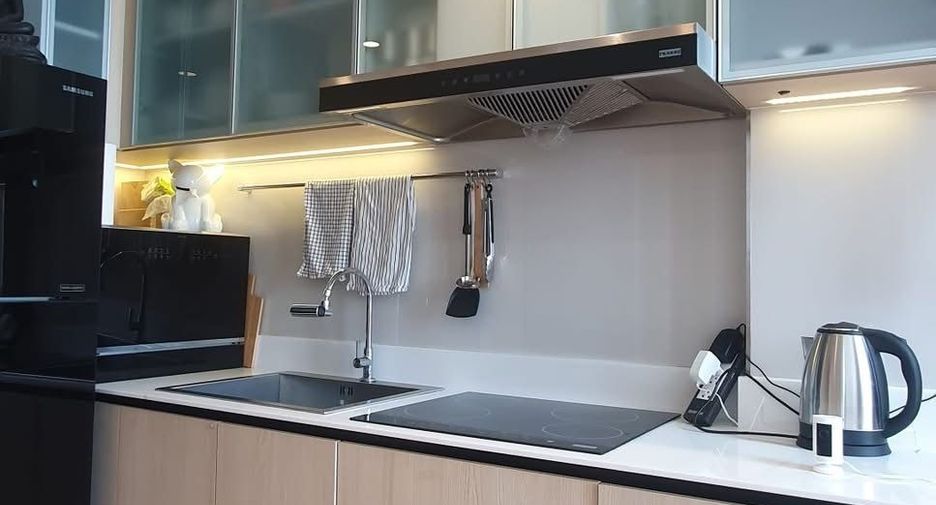For rent 2 bedrooms condo in Watthana, Bangkok