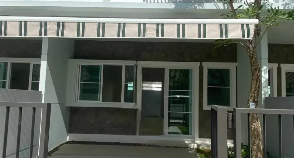 For rent 2 bedrooms townhouse in Bang Phli, Samut Prakan