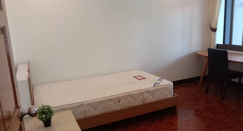 For rent 3 bedrooms condo in Watthana, Bangkok